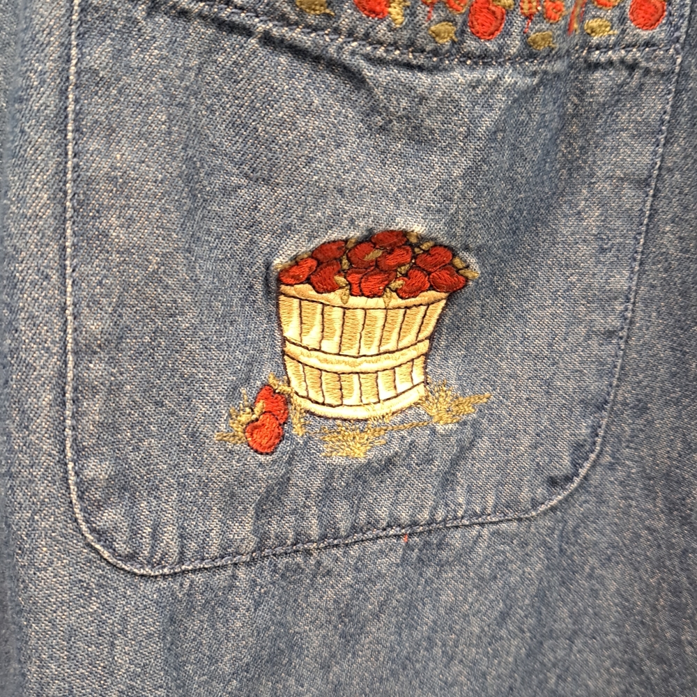 Vintage Denim Shirt with Embroidered Apple Accents 🍎 - Picture 4 of 9
